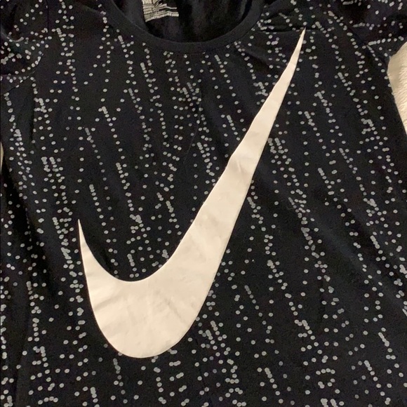 Gently Loved Nike T-Shirt - Picture 4 of 5